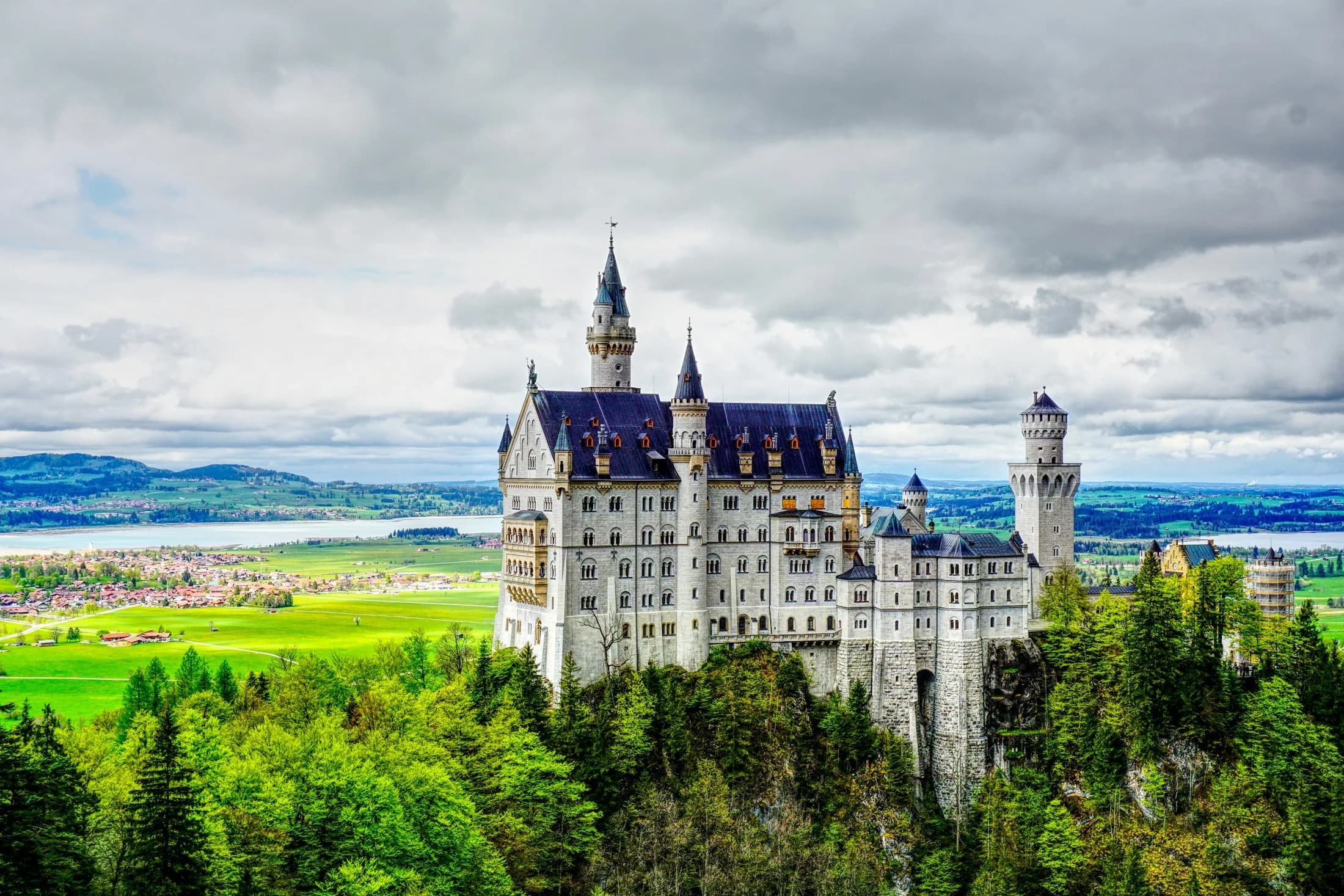 Bayern-Motiv mit Schlosslandschaft als visuelle Einleitung für den Artikel zur Abiturberechnung