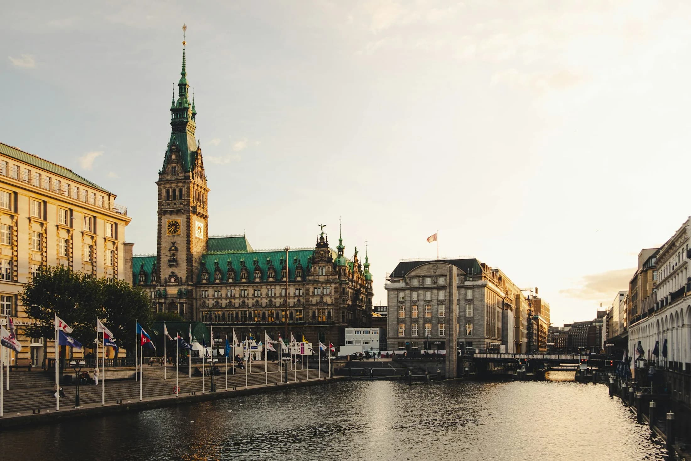 Hamburg Speicherstadt- und Wasseransicht als Hero-Bild für den Abiturartikel